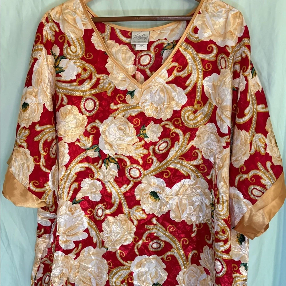 Red Graphic 3/4 Sleeve sleepwear - Picture 1 of 3